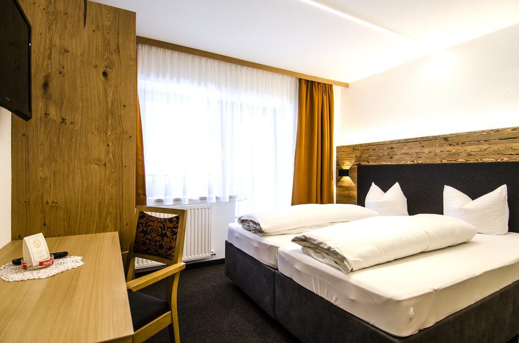 Hotel Garni Persutt Ischgl Eksteriør billede