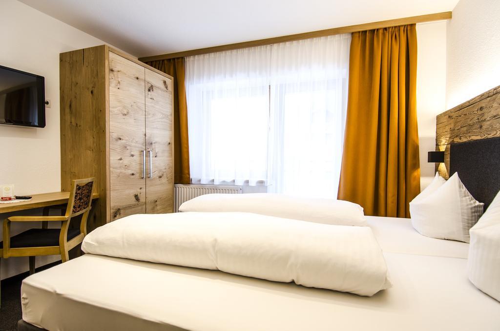 Hotel Garni Persutt Ischgl Eksteriør billede